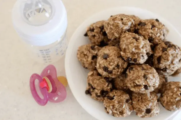 chocolate chip cookies plate