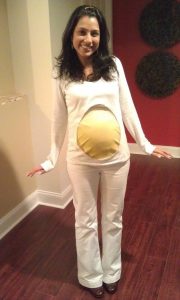 cute halloween costume for pregnant women like egg